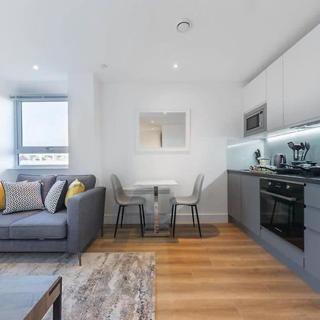 Modern Studio Apartment In East Grinstead Eksteriør billede