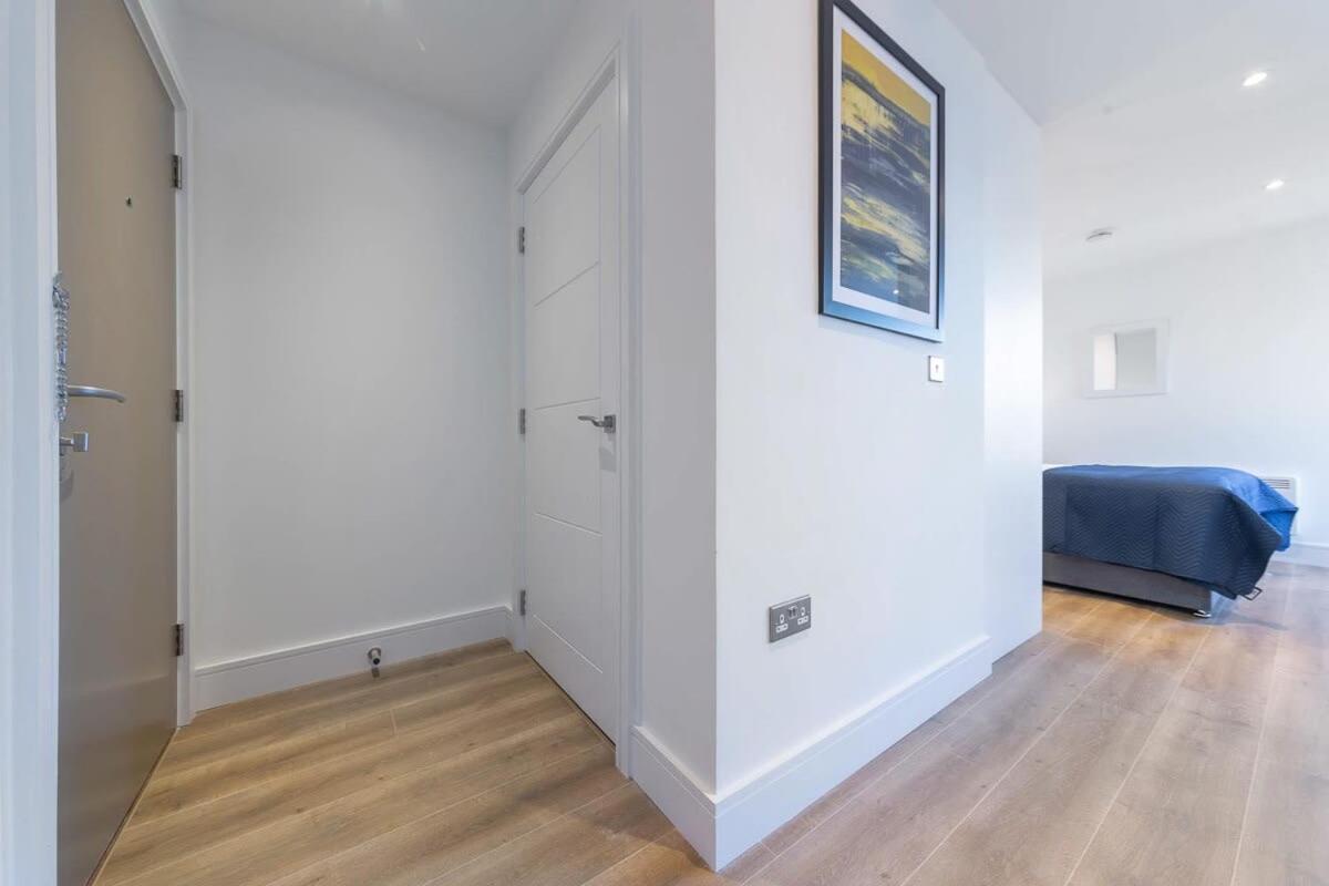 Modern Studio Apartment In East Grinstead Eksteriør billede