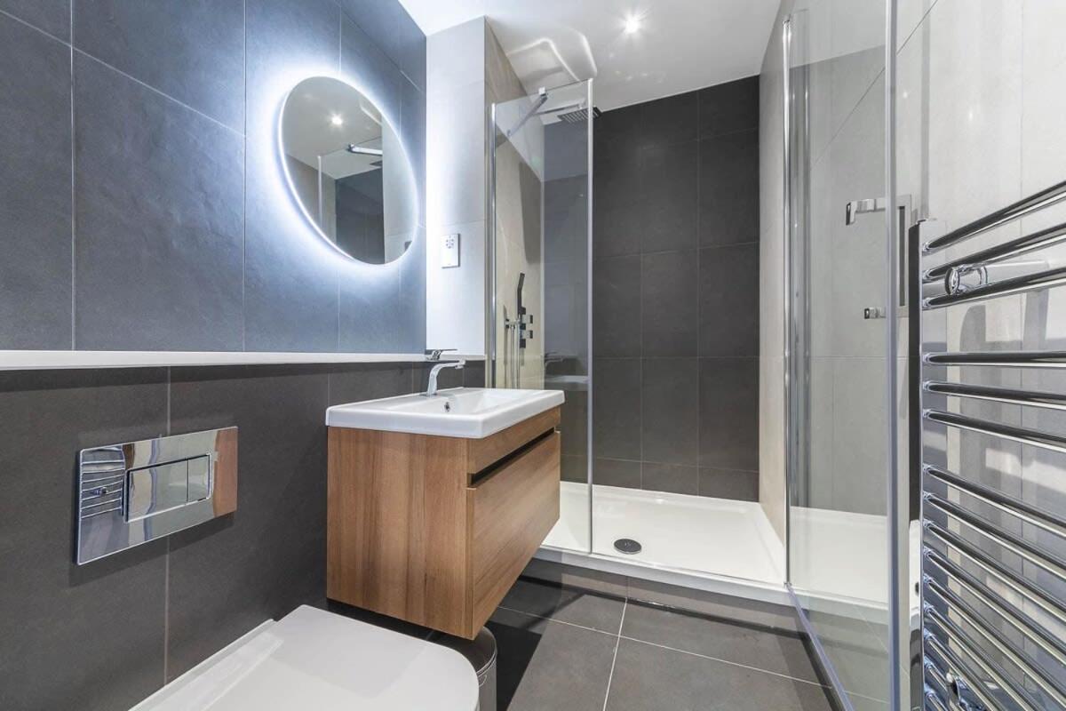 Modern Studio Apartment In East Grinstead Eksteriør billede