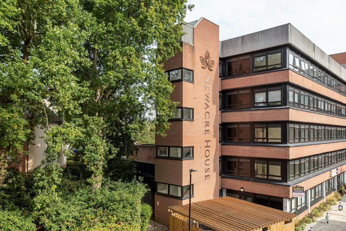 Modern Studio Apartment In East Grinstead Eksteriør billede