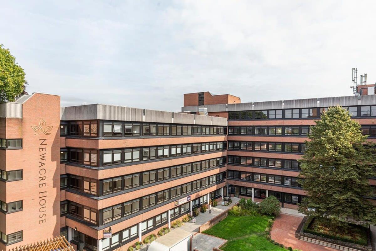 Modern Studio Apartment In East Grinstead Eksteriør billede
