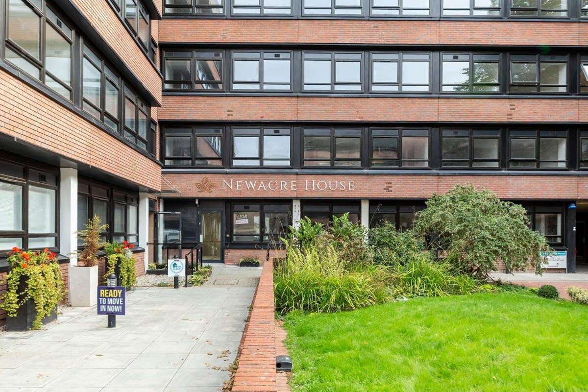 Modern Studio Apartment In East Grinstead Eksteriør billede